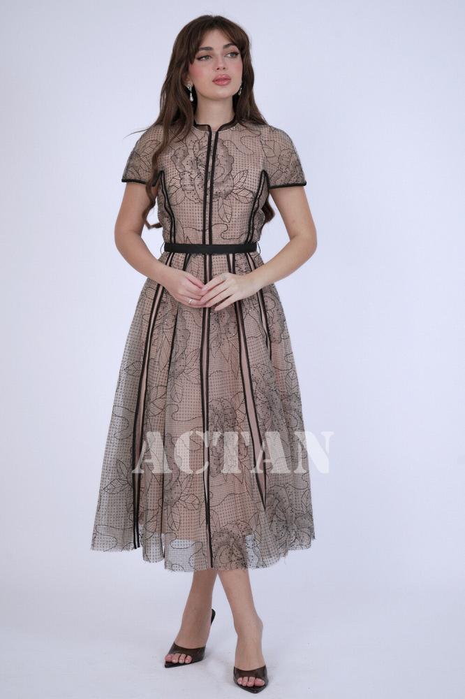 Black embroidered tulle midi dress المقاس:(XL - 42)