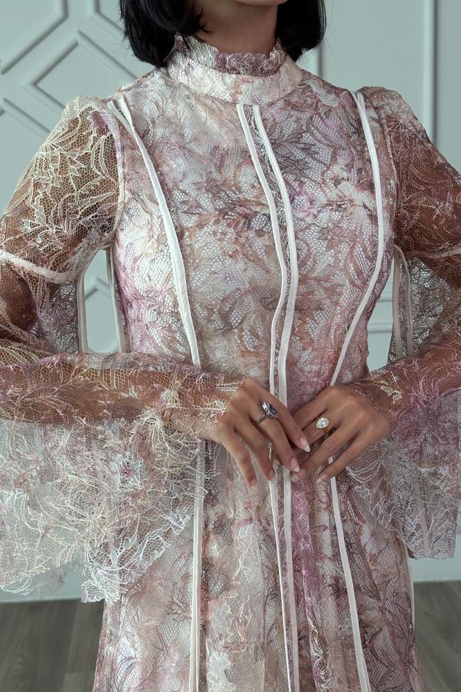 Maxi dress with wide sleeves and floral lace المقاس:(XL - 42)
