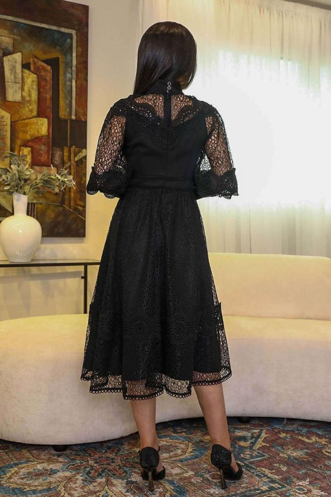 Elegant black midi lace dress المقاس:(L - 40)