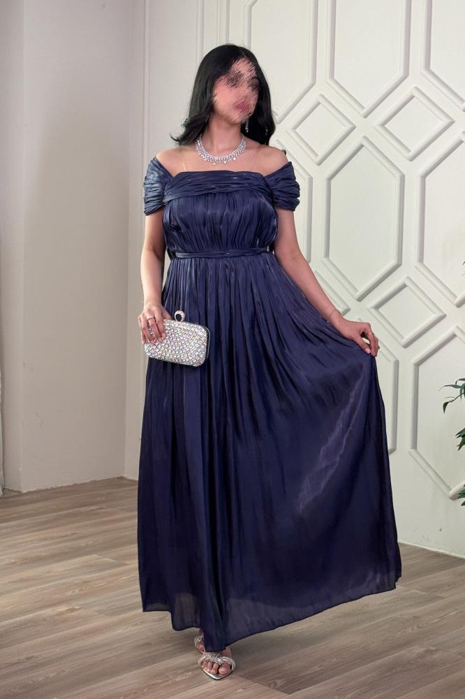 Navy blue pleated off-shoulder dress المقاس:(M)