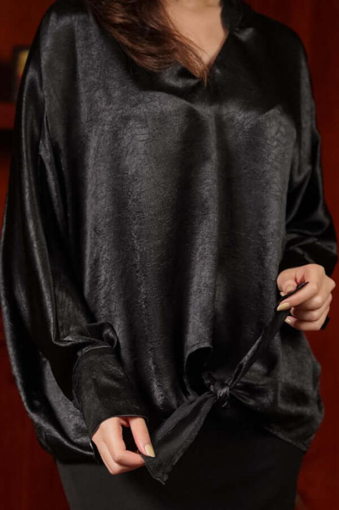 Black Jacquard Blouse with Tie المقاس:(L)