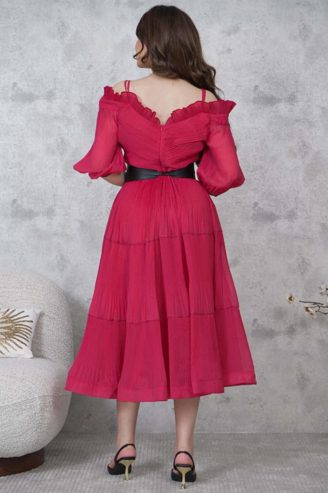 Red pleated midi dress المقاس:(L - 40)