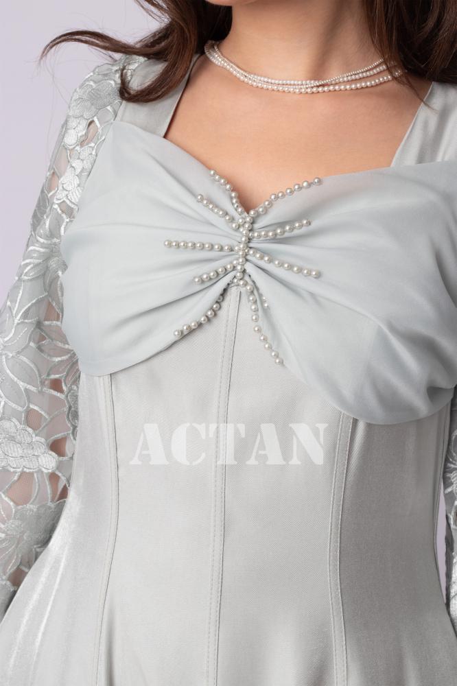 Pearl-embellished guipure sleeve midi dress المقاس:(M - 38)