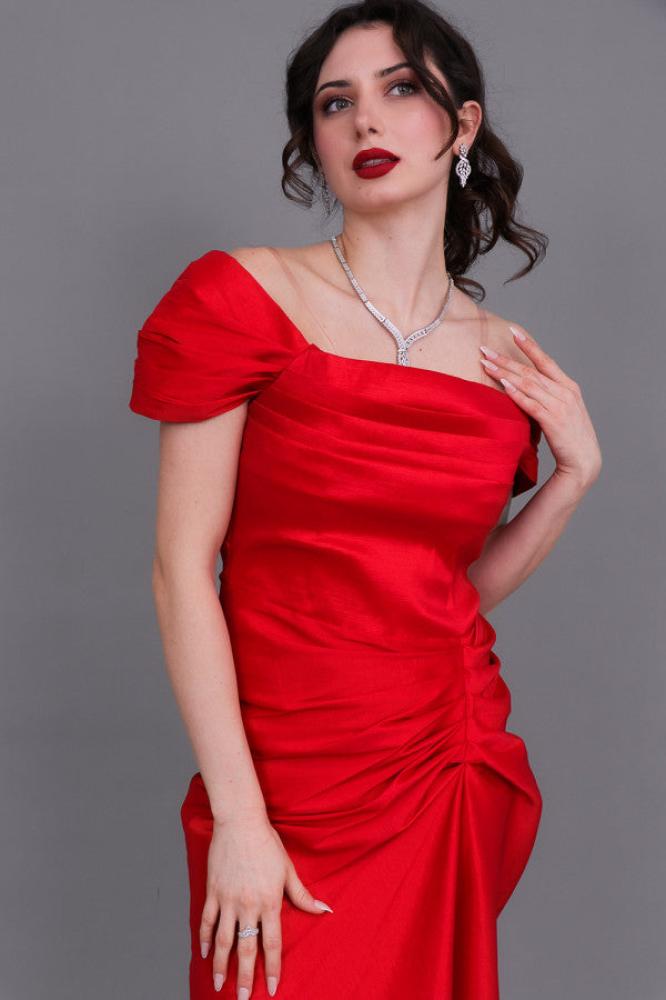 Red off-shoulder pleated evening dress المقاس:(XL)