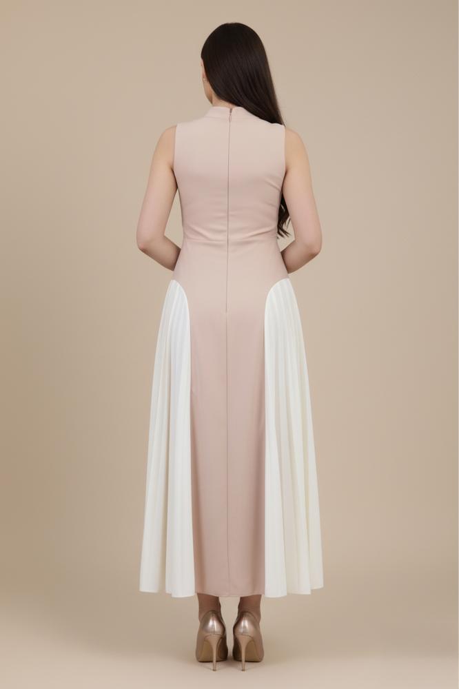 Beige pleated maxi dress المقاس:(M)