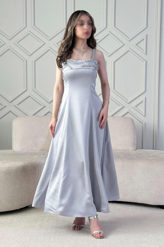 Long crystal-embellished dress in gray المقاس:(M - 38)