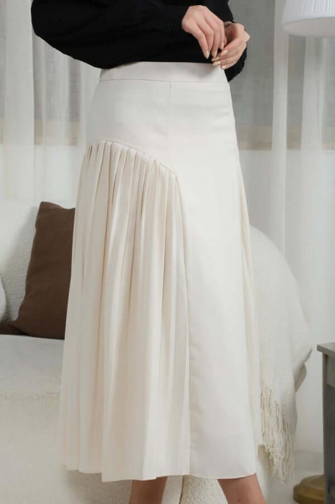 Beige pleated midi skirt المقاس:(L)