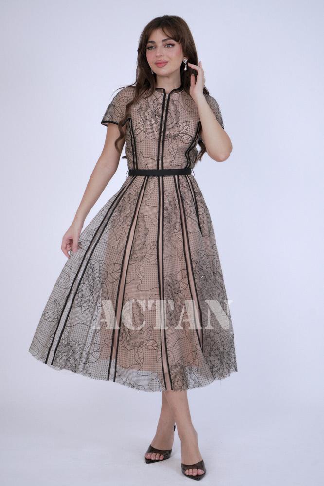 Black embroidered tulle midi dress المقاس:(XL - 42)