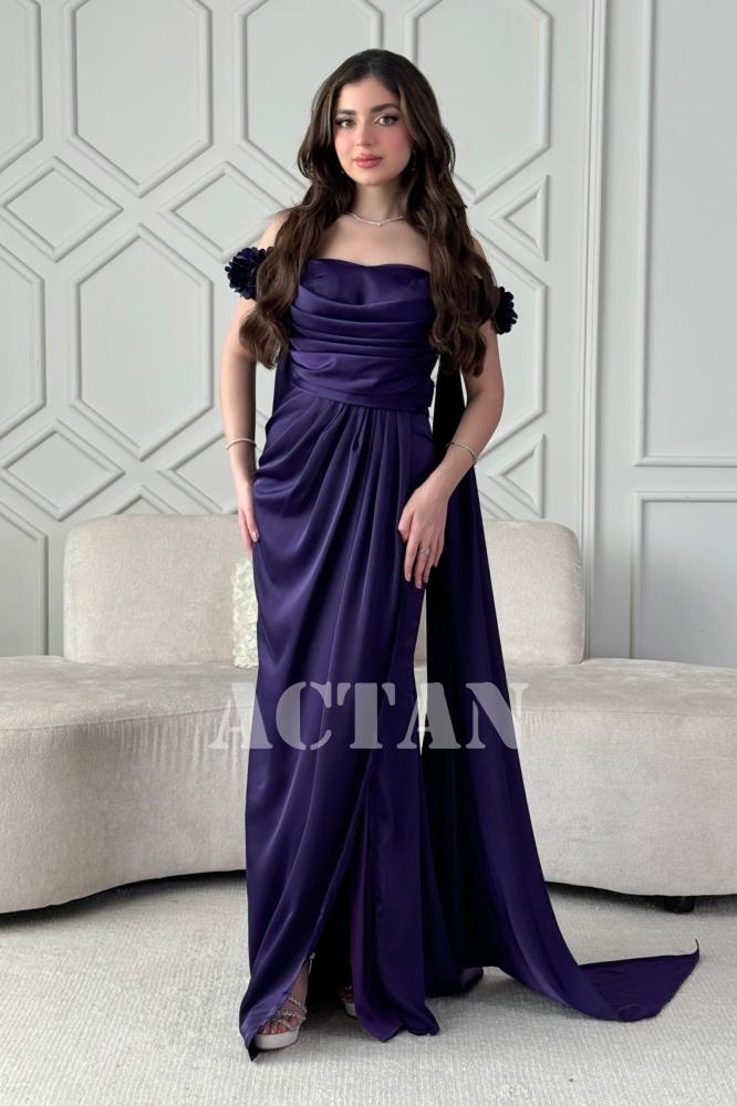 Long pleated dress with purple floral appliqués المقاس:(L)