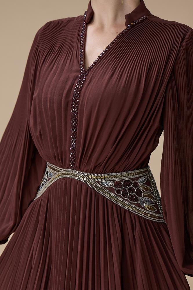 فستان طويل بني بكسرات المقاس:(XXL - 44)