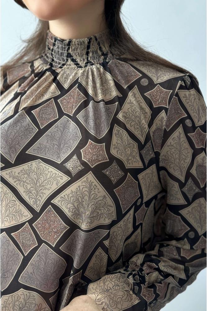 High neck tulle blouse المقاس:(XXL - 44)