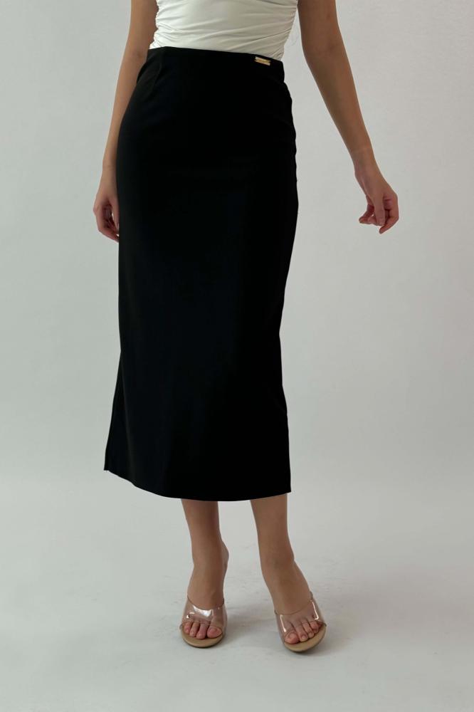 Black midi skirt with a slim fit المقاس:(XXL - 44)