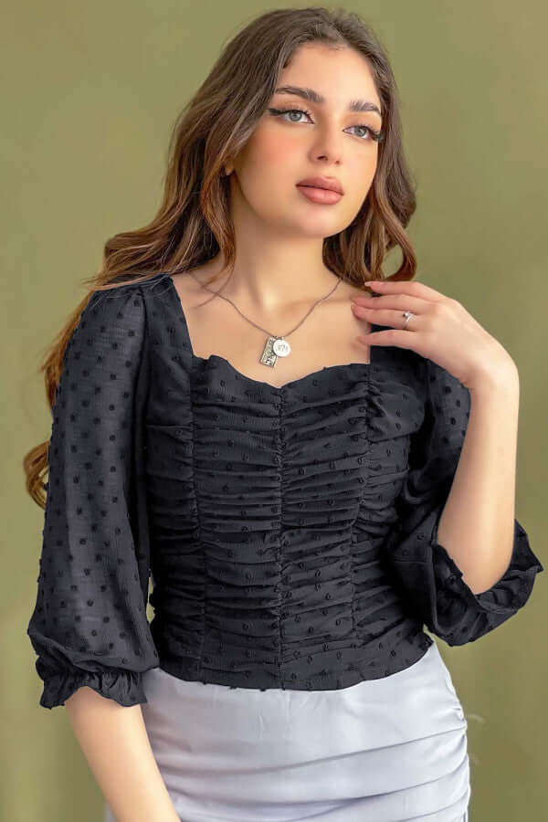 بلوزة بتأثير زم وباقة مربعة لون اسود