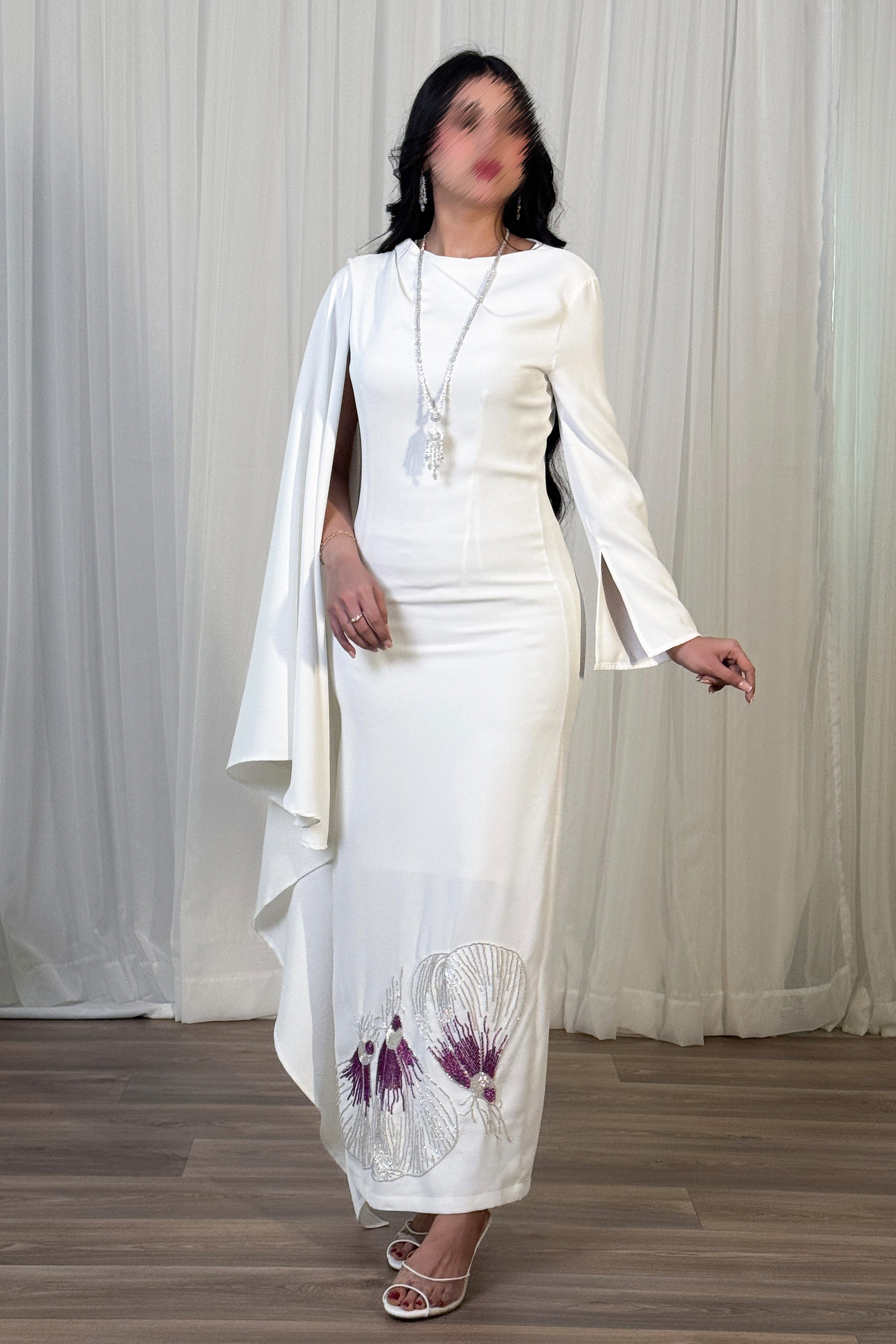 Sugar-colored straight-cut dress with cape sleeves
