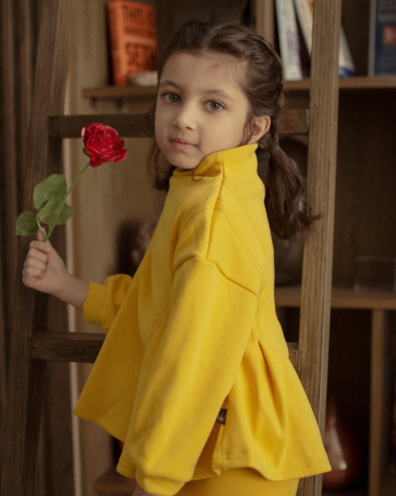 طقم شتوي الجميلة الأصفر