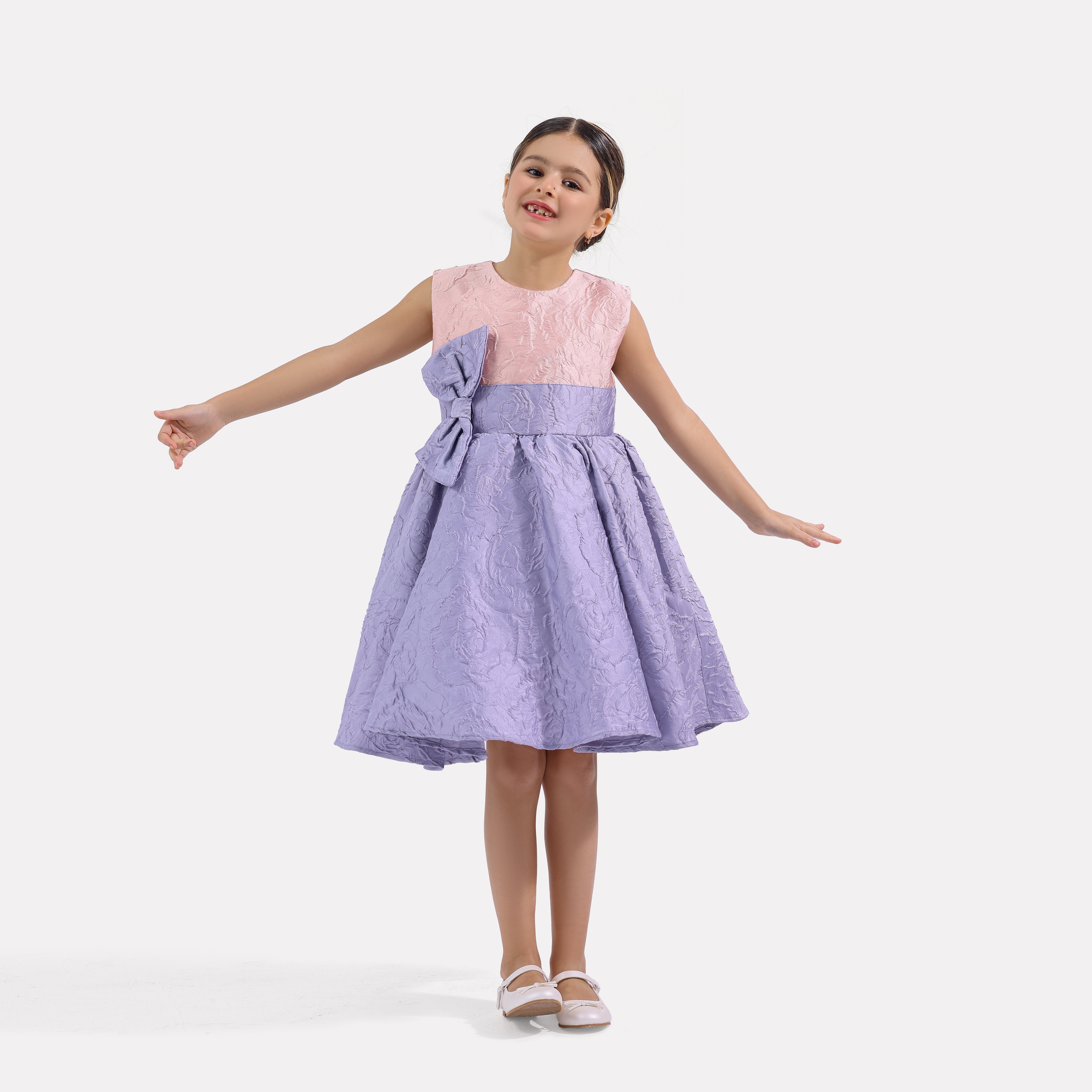 فستان فرح بفيونكة