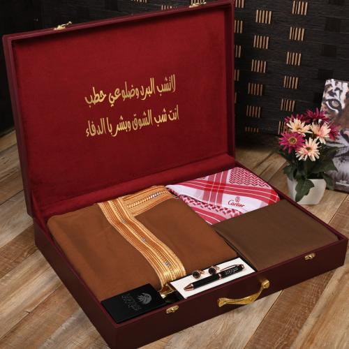 بشت حساوي مع طقم قماش وشماغ كارتير وملحقاتها