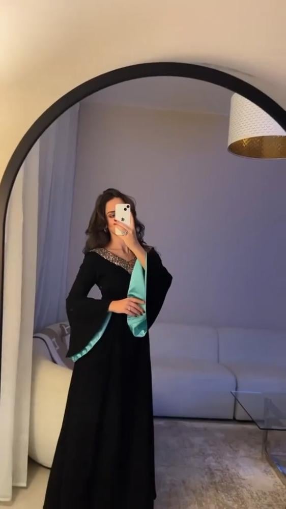 فستان باربي وتفته المزين بالتطريز اليدوي الفخم