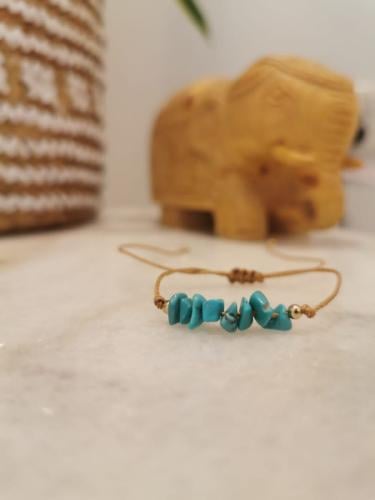 اسوارة من حجر التركواز