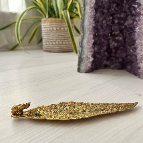 حامل ذهبي للأعواد العطرية