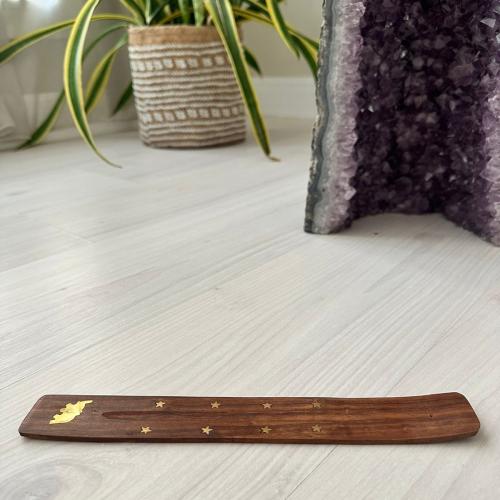 حامل خشبي للأعواد