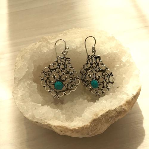 حلق حجر التركواز