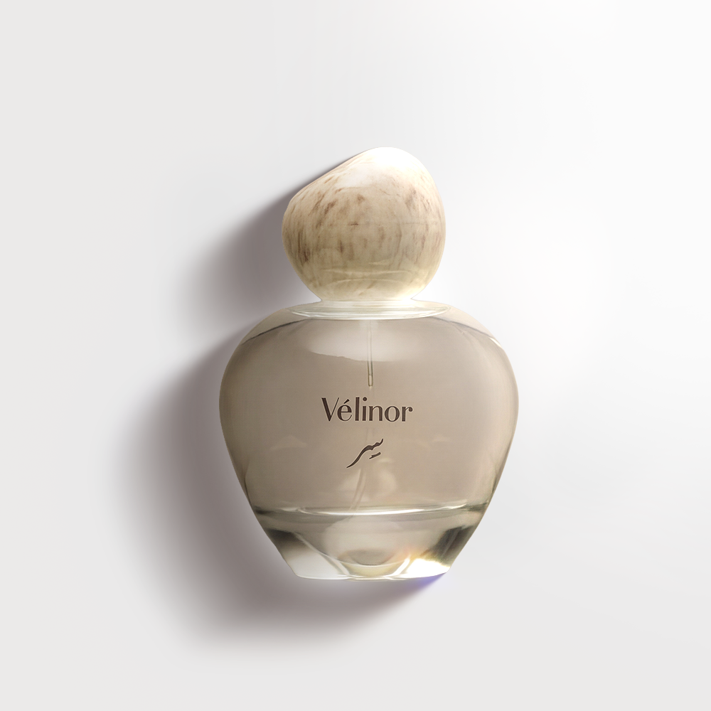 عطر سر – كل ما تحتاج معرفته عن المكونات والرائحة والثبات