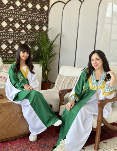 بشت وطني مطعم بسيفين ونخله