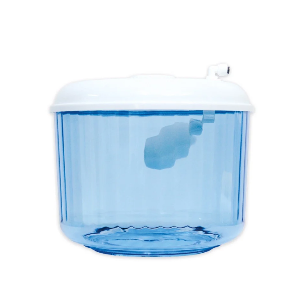 قارورة برادة ماء يتم توصيلها مع جهاز التحلية