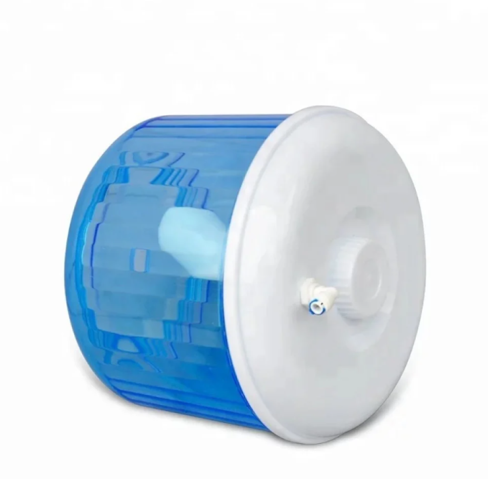 قارورة برادة ماء يتم توصيلها مع جهاز التحلية