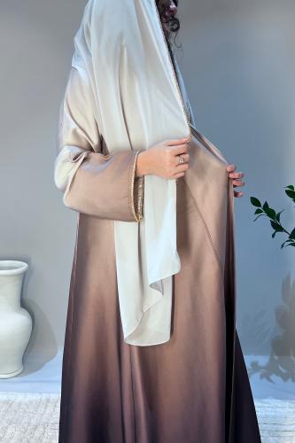 عباية بتدرجات اللون الوردي