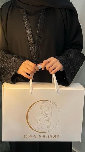 أحدث موضه لدينا عباية دانتيل أسود بتفاصيل راقية