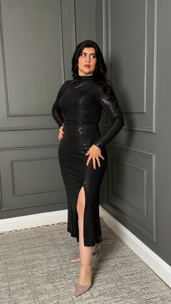 أسود