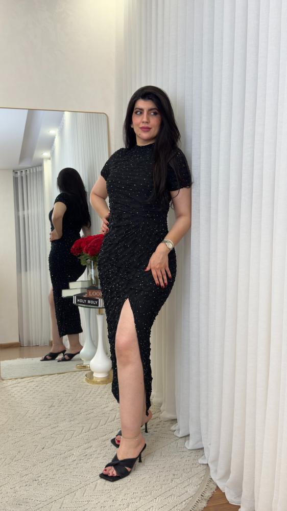 أسود