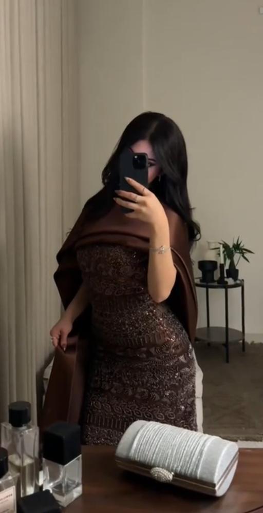 فستان سهرة بني