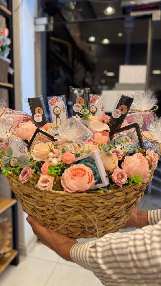 الحرفية في التفاصيل: كيف يجمع مازن روزاري بين التنسيق والفخامة في كل قطعة يدوية