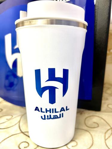 كأس مق ابيضّ بشعار الهلال