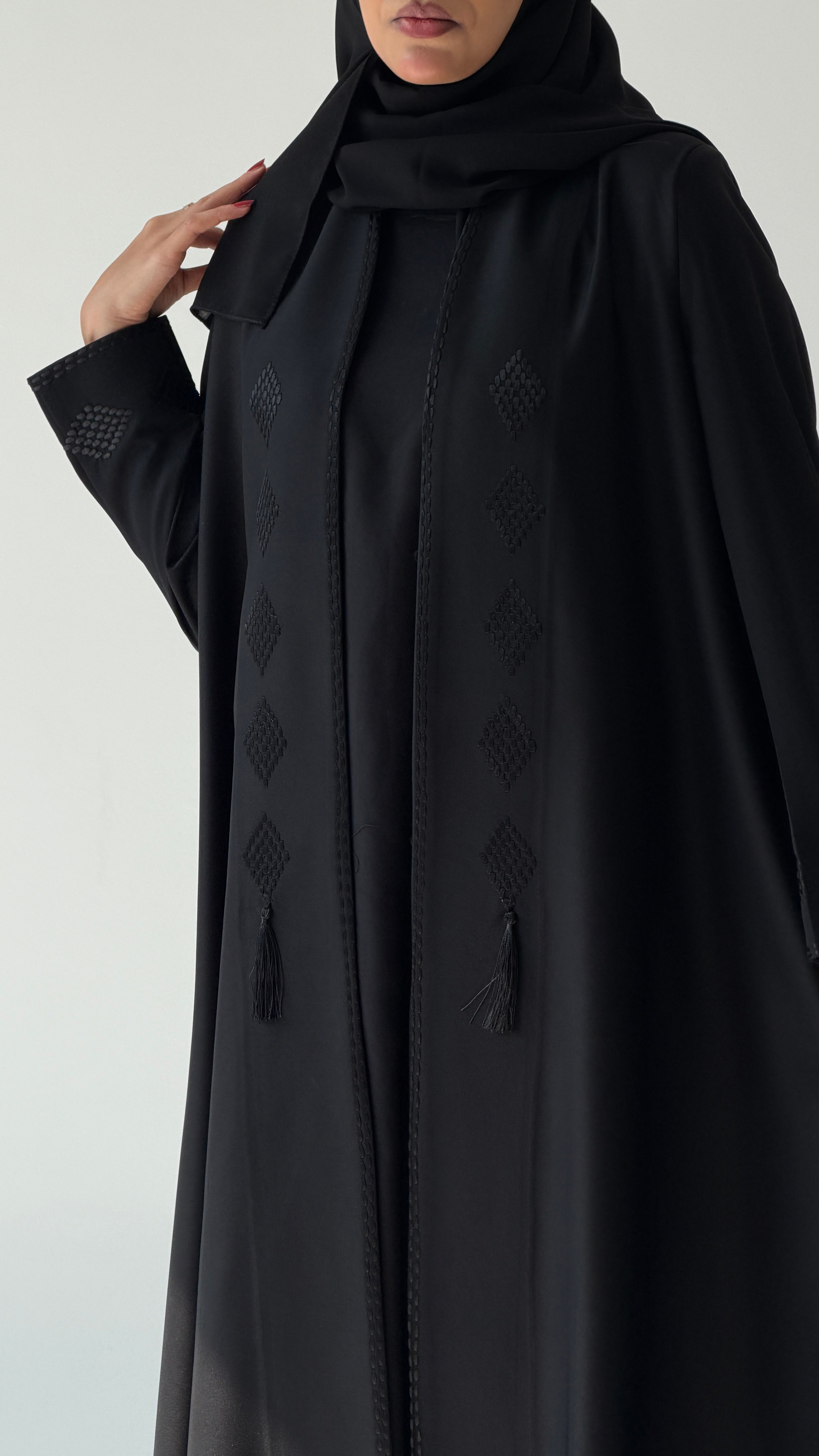 دليل مقاسات عبايات Seventy One