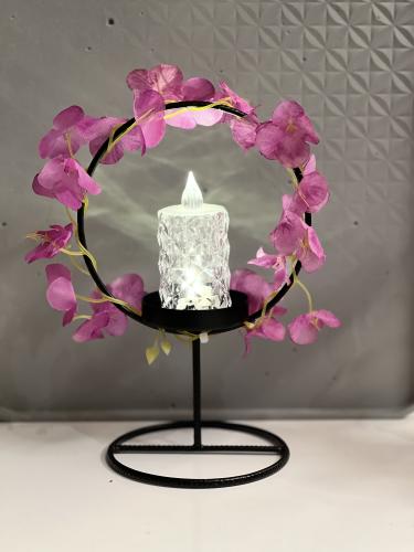 حامل شموع صغير شمعدان حديد  وشمعة بالبطارية