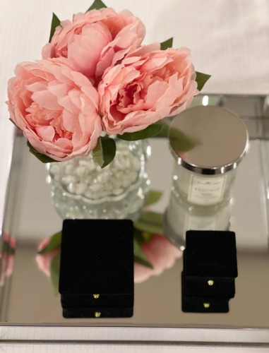 صينية هدايا فازة ورد وشمع