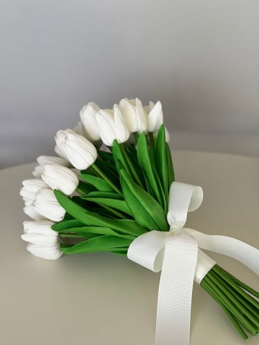 مسكة يد ورد صناعي