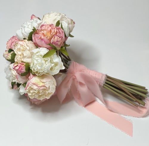 مسكة يد ورد صناعي