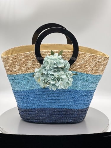 حقيبة يد من القش