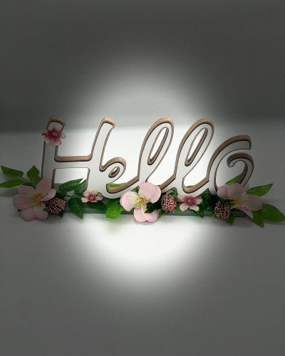 ديكور خشبي بعبارة (Hello) حجم صغير