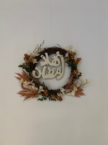 اكليل روطان مزين بالورد