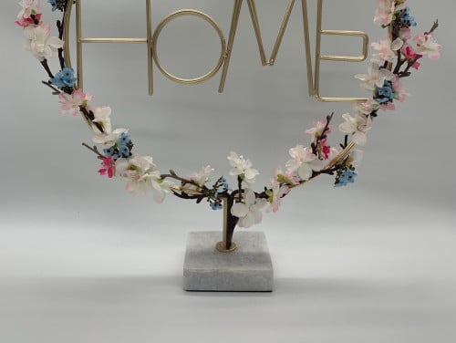 ديكور  معدني ذهبي بالورد