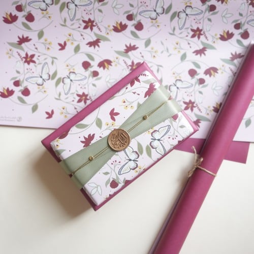 ورق تغليف - فراشات وزهور