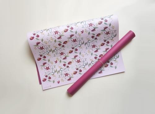 ورق تغليف - تصميم زهور و فراشات (عودي)