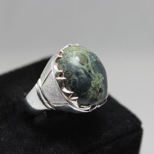 حجر الثعبان / مراد