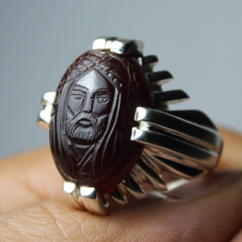 عقيق كبدي منحوت